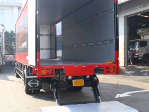 Xe Tải Hino 8 Tấn Thùng Kín 10M Lắp Bàn Nâng