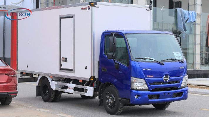 Hino 300 XZU710L – Tại Showroom Hino Lam Sơn