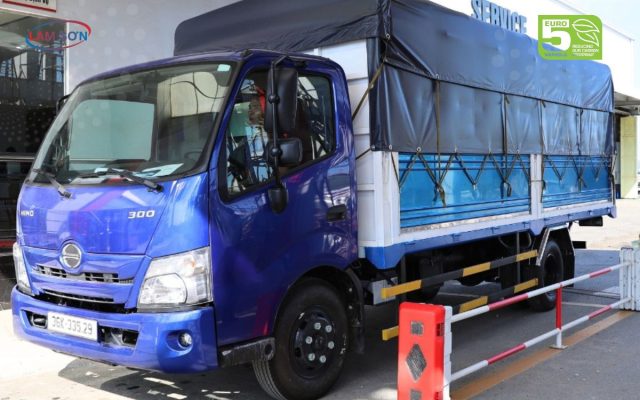 Xe Hino300