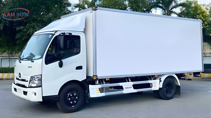 Xe Hino 300 Thùng Bảo Ôn - Tại Showroom